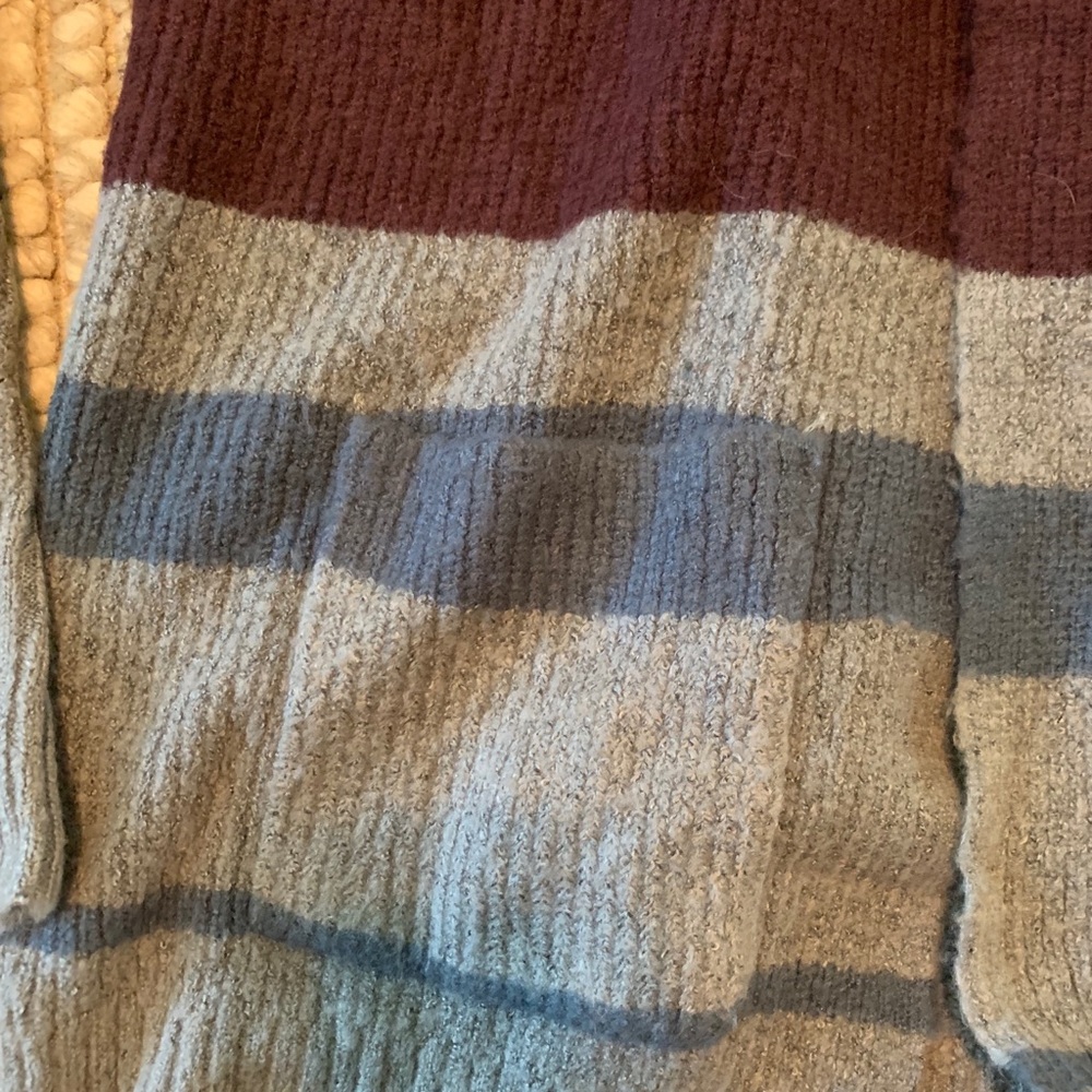 Thick sweater with good and pockets.